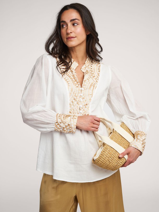 Ontdek de Katoenen top met borduursel van Greek Archaic Kori in de kleur wit bij Orangebag. Op werkdagen voor 21:45 besteld, morgen in huis.