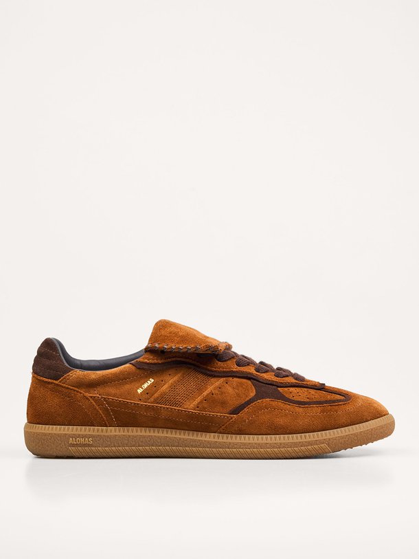 Ontdek de Tb.490 suède sneakers van Alohas in de kleur Camel bij Orangebag. Op werkdagen voor 21:45 besteld, morgen in huis.