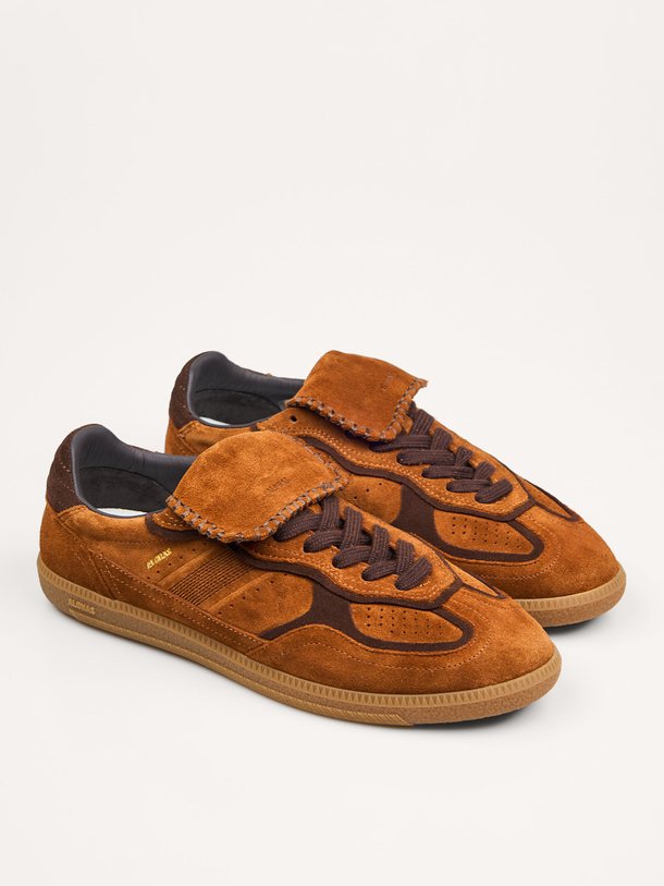 Ontdek de Tb.490 suède sneakers van Alohas in de kleur Camel bij Orangebag. Op werkdagen voor 21:45 besteld, morgen in huis.