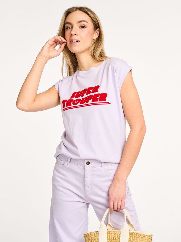 Ontdek de Thelma organic cotton T-shirt van By-Bar in de kleur lila bij Orangebag. Op werkdagen voor 21:45 besteld, morgen in huis.