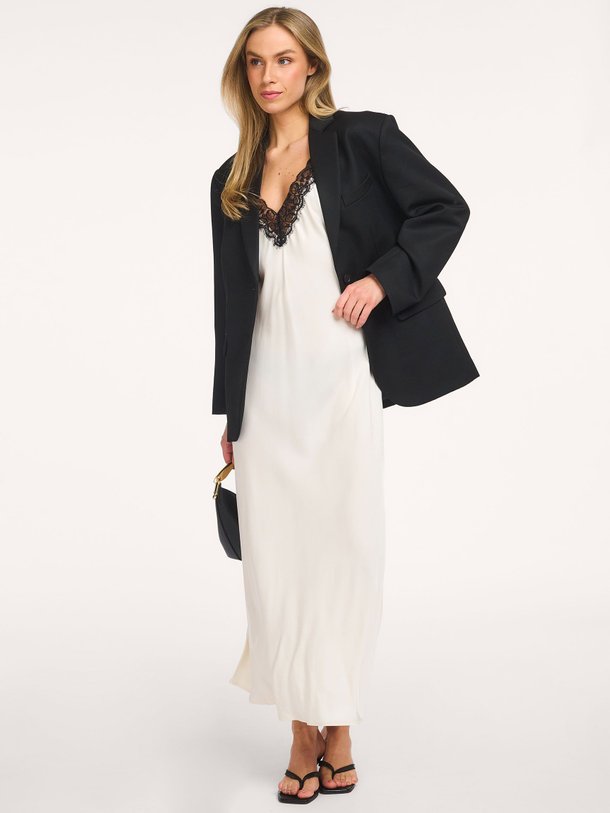 Ontdek de Bett geweven maxi jurk met kant van Sofie Schnoor in de kleur Off-white bij Orangebag. Op werkdagen voor 21:45 besteld, morgen in huis.