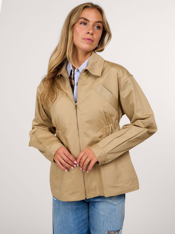 Ontdek de Villers katoenen jasje van Laurence Bras in de kleur kaki bij Orangebag. Op werkdagen voor 21:45 besteld, morgen in huis.