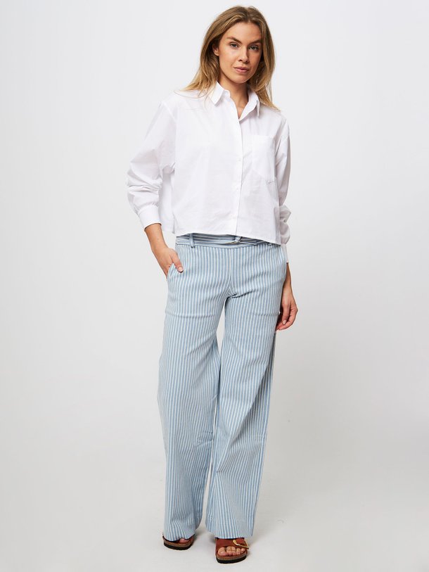 Ontdek de Harry denim broek met gestreept dessin van Sea Me Happy in de kleur lichtblauw bij Orangebag. Op werkdagen voor 21:45 besteld, morgen in huis.