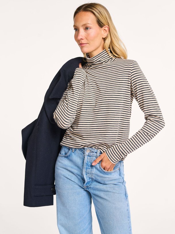 Ontdek de Cammi viscosemix gestreepte coltrui van Ruby Tuesday in de kleur zand bij Orangebag. Op werkdagen voor 21:45 besteld, morgen in huis.