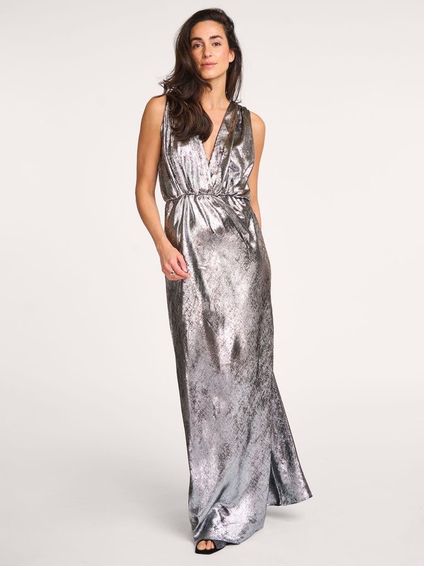 Ontdek de Sambi geweven metallic maxi jurk van Mes Demoiselles in de kleur zilverkleur bij Orangebag. Op werkdagen voor 21:45 besteld, morgen in huis.