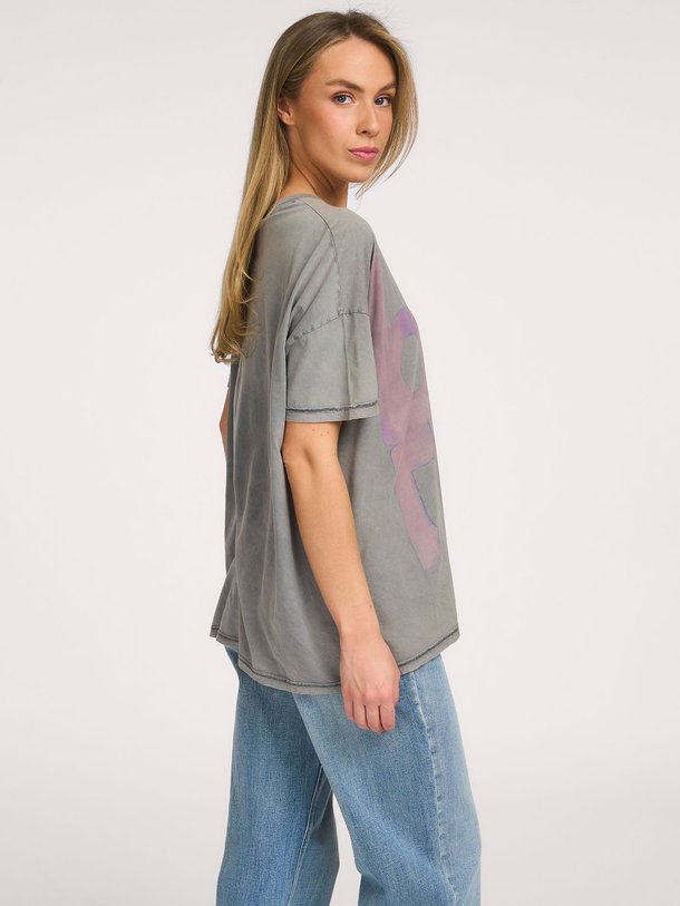 Ontdek de Fobel katoenen T-shirt met print van Bellerose in de kleur Grijs bij Orangebag. Op werkdagen voor 21:45 besteld, morgen in huis.