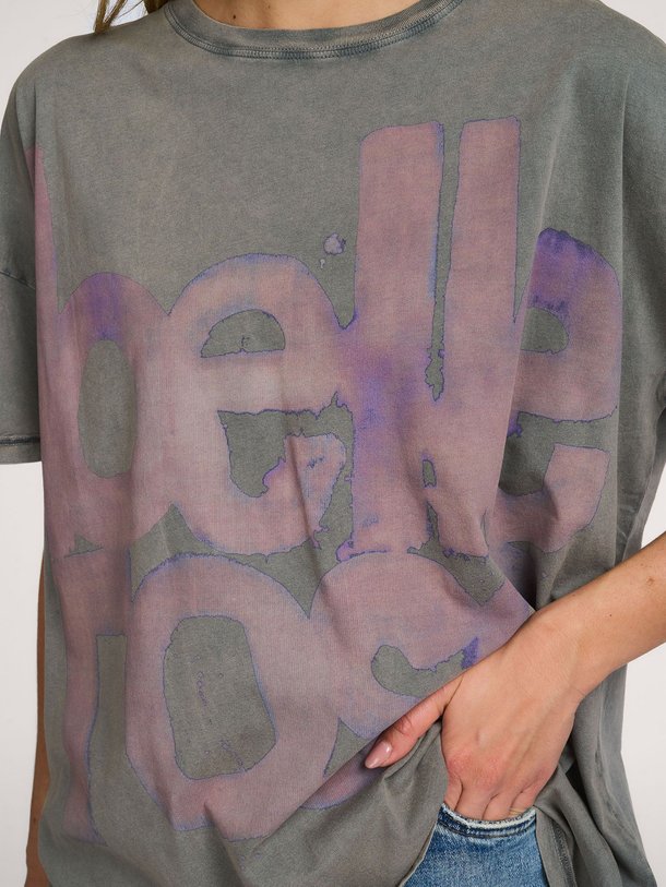 Ontdek de Fobel katoenen T-shirt met print van Bellerose in de kleur Grijs bij Orangebag. Op werkdagen voor 21:45 besteld, morgen in huis.