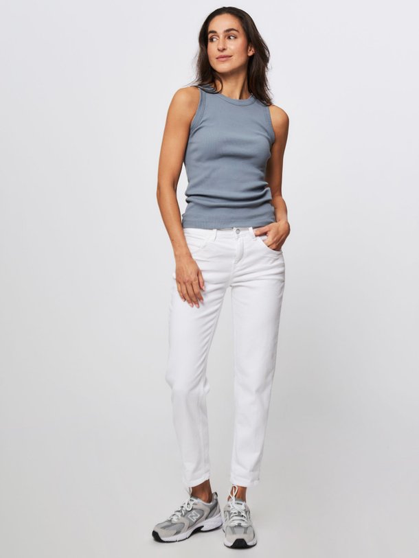 Ontdek de Like low waist cropped tapered jeans van Drykorn in de kleur wit bij Orangebag. Op werkdagen voor 21:45 besteld, morgen in huis.