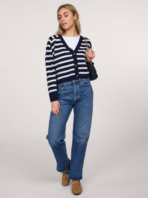 Ontdek de Emmanuelle merino wollen vest van Vanessa Bruno in de kleur donkerblauw bij Orangebag. Op werkdagen voor 21:45 besteld, morgen in huis.