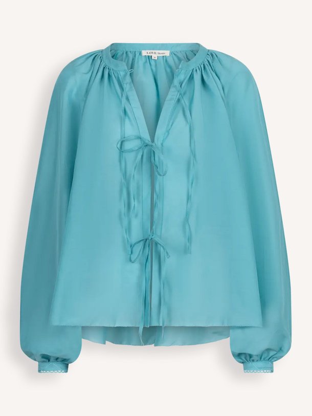Ontdek de Breeze zijdemix blouse van Love Stories in de kleur aquablauw bij Orangebag. Op werkdagen voor 21:45 besteld, morgen in huis.