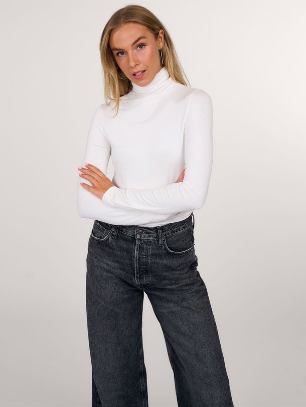 Ontdek de M001 Soft Touch viscosemix slub top van Majestic Filatures in de kleur wit bij Orangebag. Op werkdagen voor 21:45 besteld, morgen in huis.