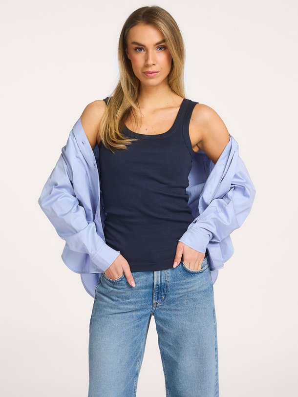Ontdek de Evi katoenmix rib tanktop van Knit-ted in de kleur Donkerblauw bij Orangebag. Op werkdagen voor 21:45 besteld, morgen in huis.
