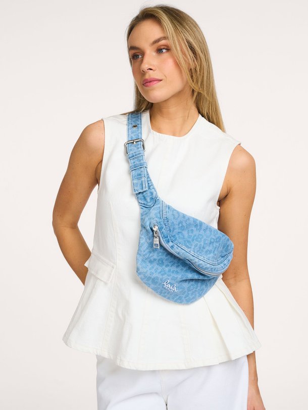 Ontdek de Becca denim crossbody tas van Lala Berlin in de kleur Blauw bij Orangebag. Op werkdagen voor 21:45 besteld, morgen in huis.