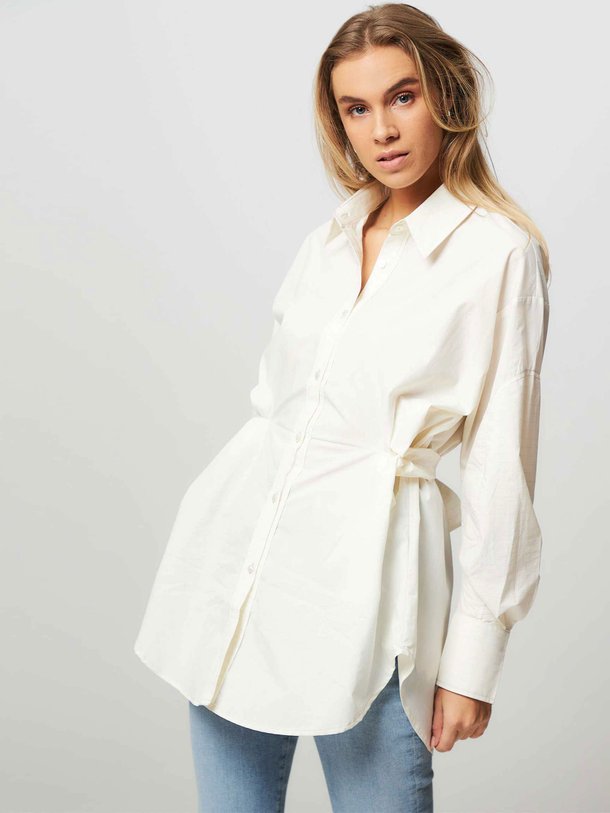 Ontdek de Silva katoenmix blouse met dessin van Mes Demoiselles in de kleur ecru bij Orangebag. Op werkdagen voor 21:45 besteld, morgen in huis.