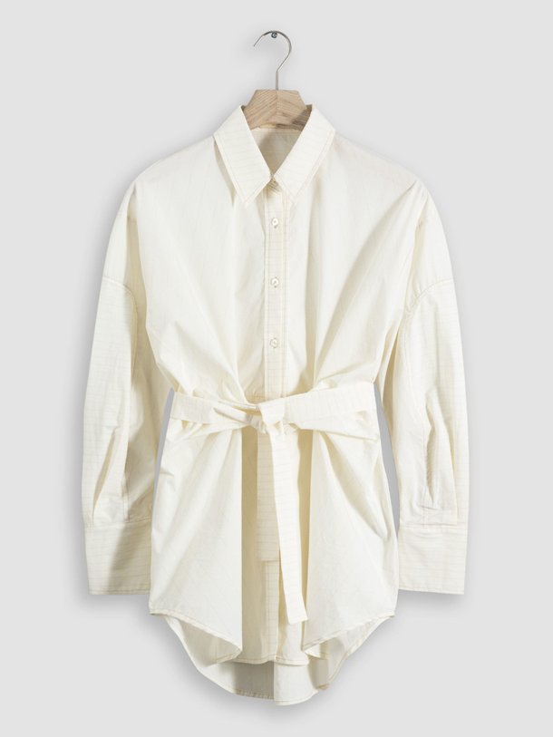 Ontdek de Silva katoenmix blouse met dessin van Mes Demoiselles in de kleur ecru bij Orangebag. Op werkdagen voor 21:45 besteld, morgen in huis.