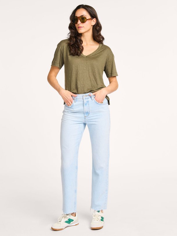 Ontdek de M011 Linnenmix T-shirt van Majestic Filatures in de kleur mosgroen bij Orangebag. Op werkdagen voor 21:45 besteld, morgen in huis.