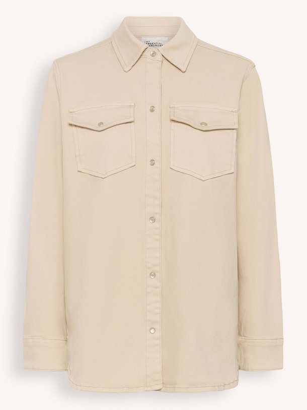 Ontdek de Dagmar denim overshirt van My Essential Wardrobe in de kleur Crème bij Orangebag. Op werkdagen voor 21:45 besteld, morgen in huis.