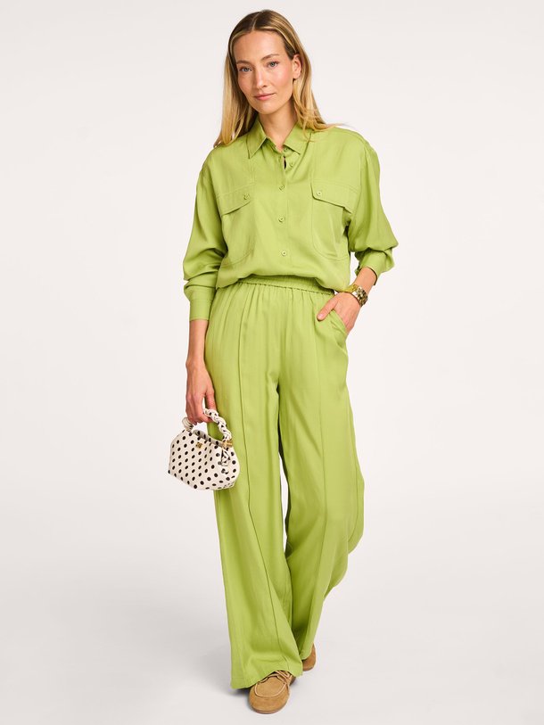 Ontdek de Palmina lyocell wide leg broek van Frnch in de kleur limegroen bij Orangebag. Op werkdagen voor 21:45 besteld, morgen in huis.