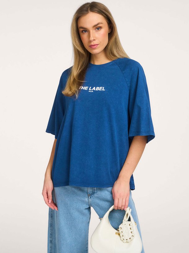 Ontdek de Katoenen logo T-shirt van Alix The Label in de kleur Blauw bij Orangebag. Op werkdagen voor 21:45 besteld, morgen in huis.
