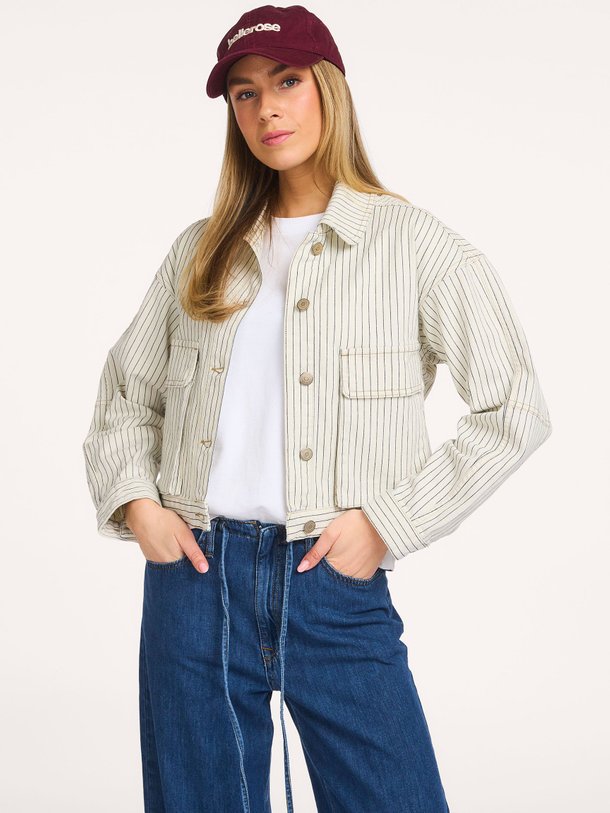 Ontdek de Denim gestreept jack van Summum in de kleur Ecru bij Orangebag. Op werkdagen voor 21:45 besteld, morgen in huis.