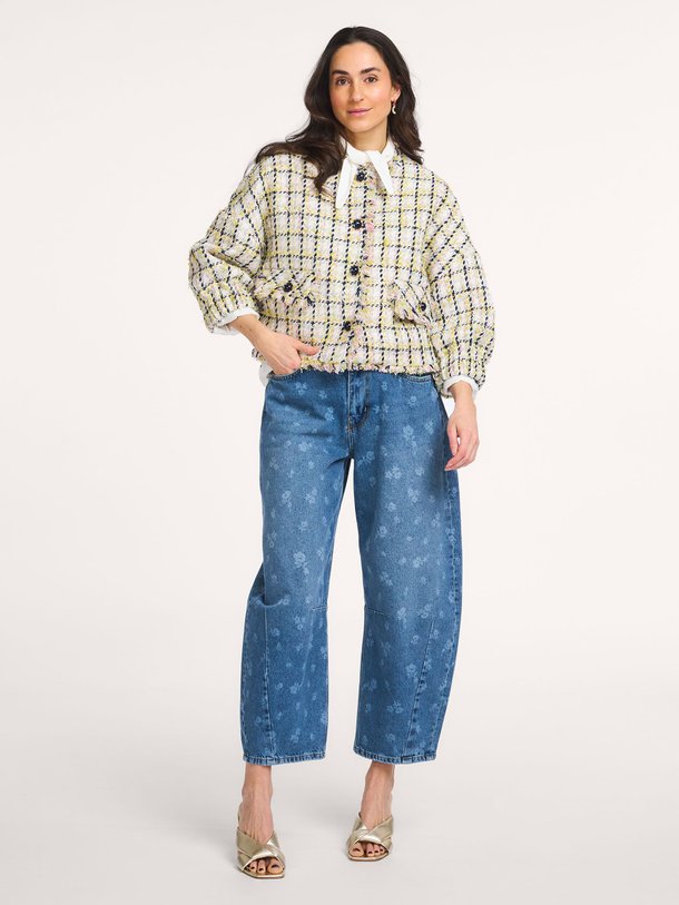 Ontdek de Jayden katoenmix bouclé jasje van Essentiel Antwerp in de kleur Off-white bij Orangebag. Op werkdagen voor 21:45 besteld, morgen in huis.