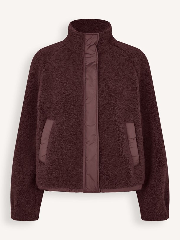 Ontdek de Safrost geweven teddy jack van Samsoe Samsoe in de kleur Bordeauxrood bij Orangebag. Op werkdagen voor 21:45 besteld, morgen in huis.