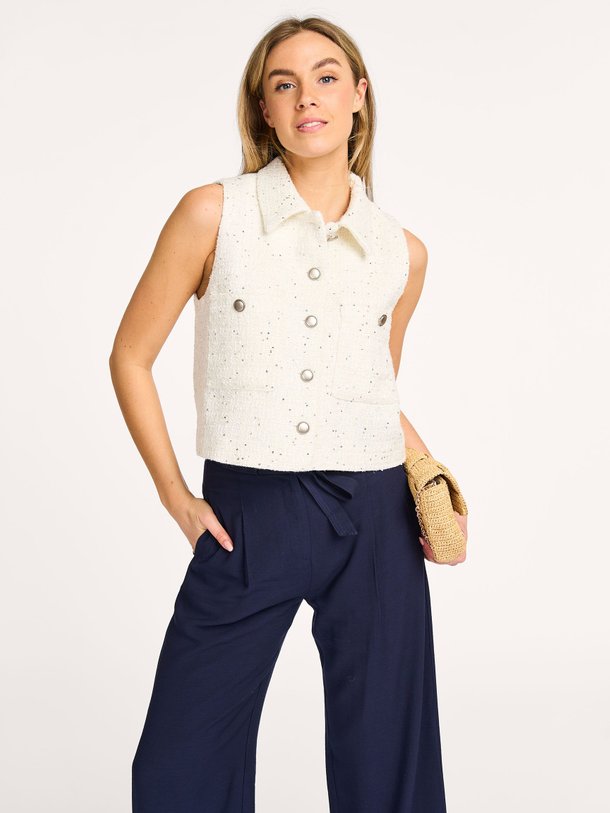 Ontdek de Dina wolmix bouclé gilet met lurex van Suncoo in de kleur off-white bij Orangebag. Op werkdagen voor 21:45 besteld, morgen in huis.