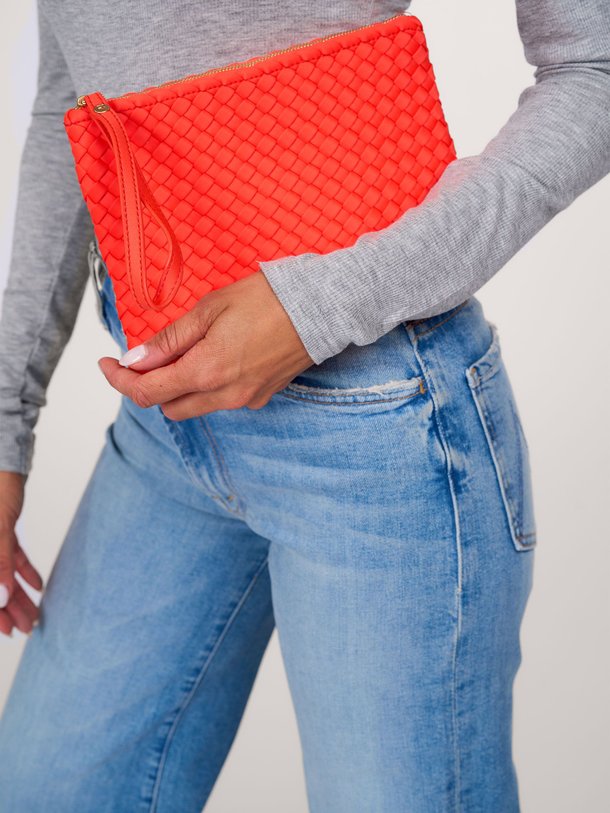 Ontdek de Braided clutch van Marrea in de kleur oranje bij Orangebag. Op werkdagen voor 21:45 besteld, morgen in huis.