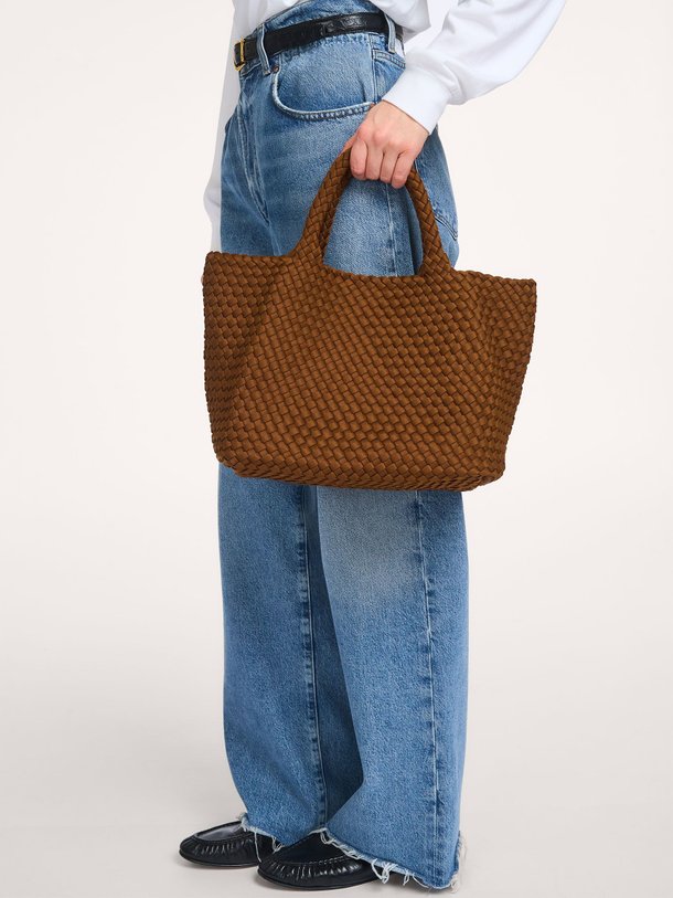 Ontdek de Gevlochten handtas medium van Marrea in de kleur Bruin bij Orangebag. Op werkdagen voor 21:45 besteld, morgen in huis.