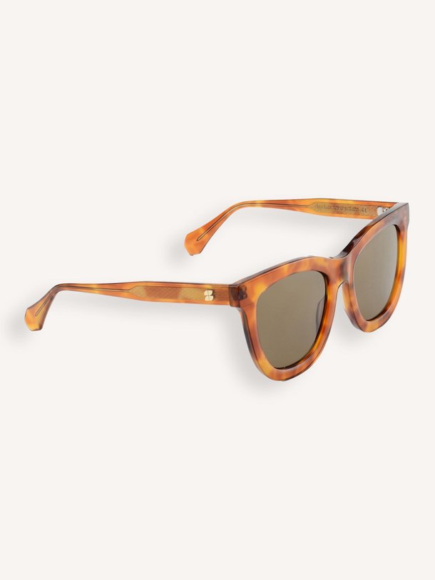 Ontdek de Saar zonnebril van By-Bar in de kleur zwart bij Orangebag. Op werkdagen voor 21:45 besteld, morgen in huis.