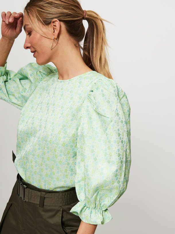 Ontdek de Dorian geweven top met dessin van Modstrom in de kleur lichtgroen bij Orangebag. Op werkdagen voor 21:45 besteld, morgen in huis.