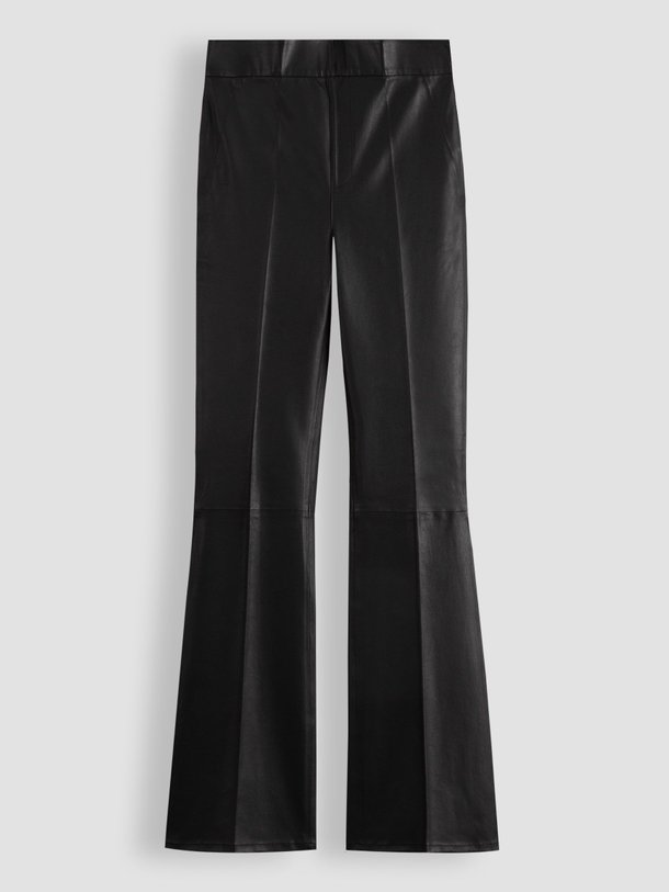 Ontdek de Tyson lederen flared broek van Dante 6 in de kleur zwart bij Orangebag. Op werkdagen voor 21:45 besteld, morgen in huis.