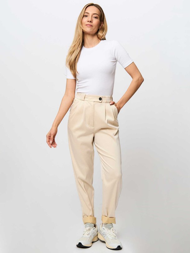 Ontdek de Rafina lyocellmix broek van Ruby Tuesday in de kleur crème bij Orangebag. Op werkdagen voor 21:45 besteld, morgen in huis.