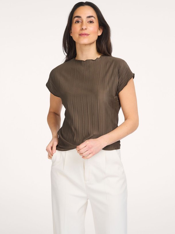 Ontdek de Sauma jersey top van Samsoe Samsoe in de kleur Bruin bij Orangebag. Op werkdagen voor 21:45 besteld, morgen in huis.