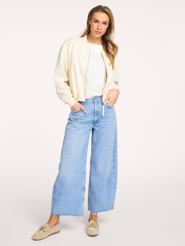 Ontdek de Daria organic cotton bomberjack van Alchemist in de kleur Crème bij Orangebag. Op werkdagen voor 21:45 besteld, morgen in huis.