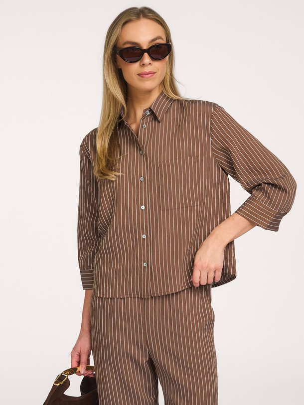 Ontdek de Blouse van No Man's Land bij Orangebag. Op werkdagen voor 21:45 besteld, morgen in huis.