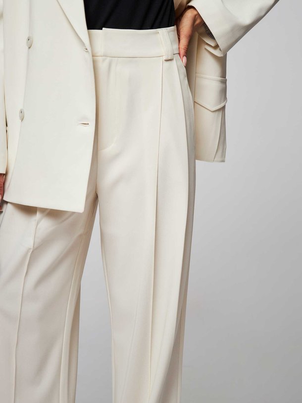 Ontdek de Chic viscosemix wide leg pantalon van Chptr-s in de kleur ecru bij Orangebag. Op werkdagen voor 21:45 besteld, morgen in huis.