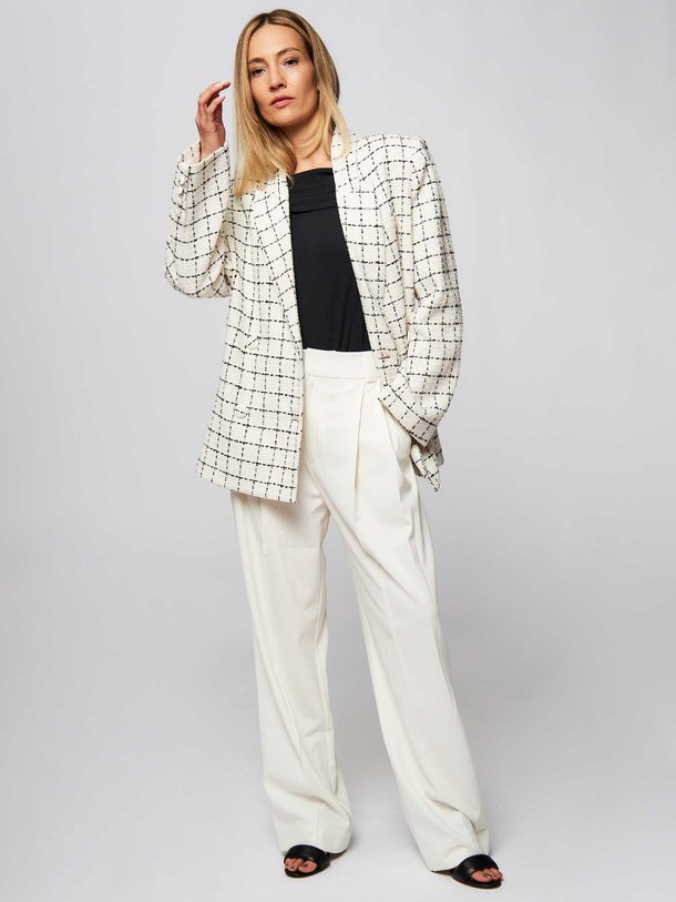 Ontdek de Chic viscosemix wide leg pantalon van Chptr-s in de kleur ecru bij Orangebag. Op werkdagen voor 21:45 besteld, morgen in huis.