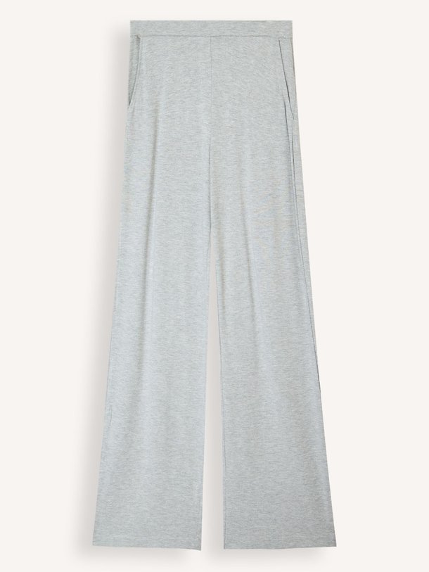 Ontdek de M003 Viscosemix gemêleerde joggingbroek van Majestic Filatures in de kleur Lichtgrijs bij Orangebag. Op werkdagen voor 21:45 besteld, morgen in huis.