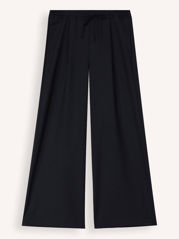 Ontdek de Bliss wolmix broek van Chptr-s in de kleur zwart bij Orangebag. Op werkdagen voor 21:45 besteld, morgen in huis.