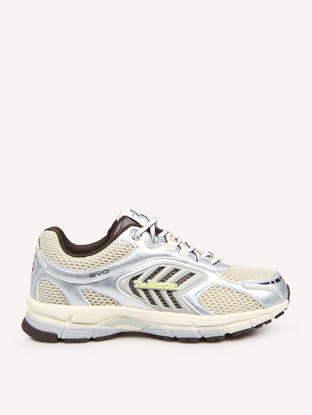 Ontdek de The Re-Run Evo metallic mesh sneakers van Mercer Amsterdam in de kleur Bruin bij Orangebag. Op werkdagen voor 21:45 besteld, morgen in huis.