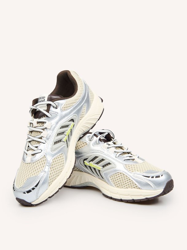 Ontdek de The Re-Run Evo metallic mesh sneakers van Mercer Amsterdam in de kleur Bruin bij Orangebag. Op werkdagen voor 21:45 besteld, morgen in huis.