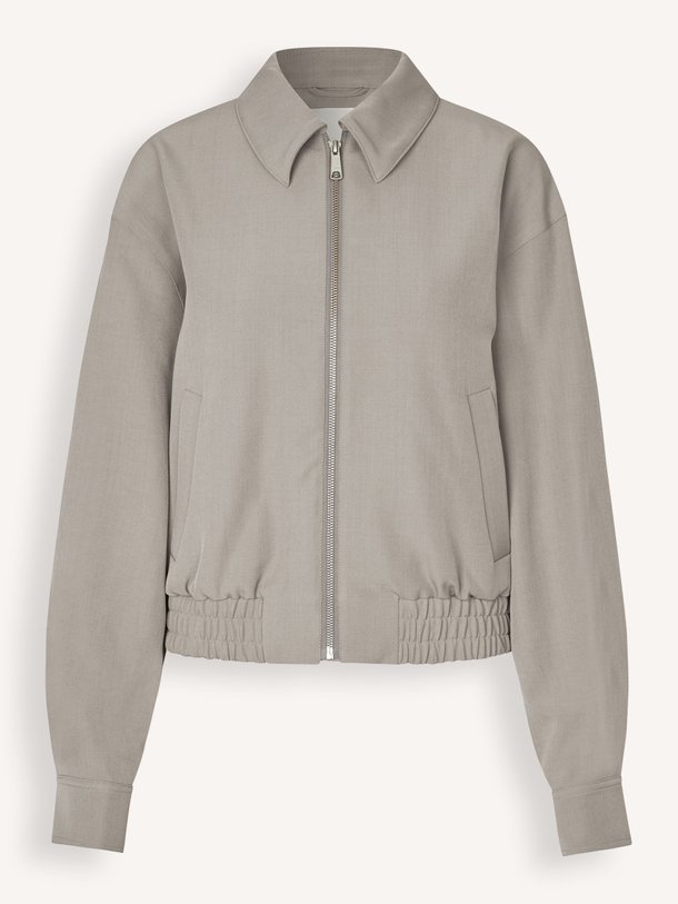 Ontdek de Maggie geweven jack van Modstrom in de kleur taupe bij Orangebag. Op werkdagen voor 21:45 besteld, morgen in huis.