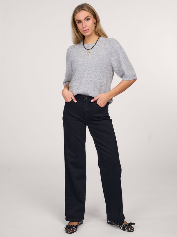 Ontdek de Alpha alpacamix top van Gestuz in de kleur grijs bij Orangebag. Op werkdagen voor 21:45 besteld, morgen in huis.