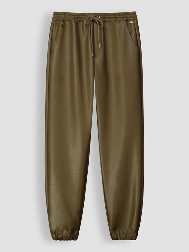 Ontdek de Viscosemix leatherlook broek van POM Amsterdam in de kleur olijfgroen bij Orangebag. Op werkdagen voor 21:45 besteld, morgen in huis.