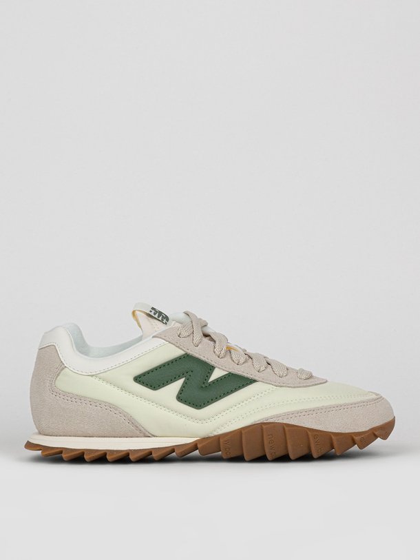 Ontdek de RC30 suède sneakers van New Balance in de kleur groen bij Orangebag. Op werkdagen voor 21:45 besteld, morgen in huis.