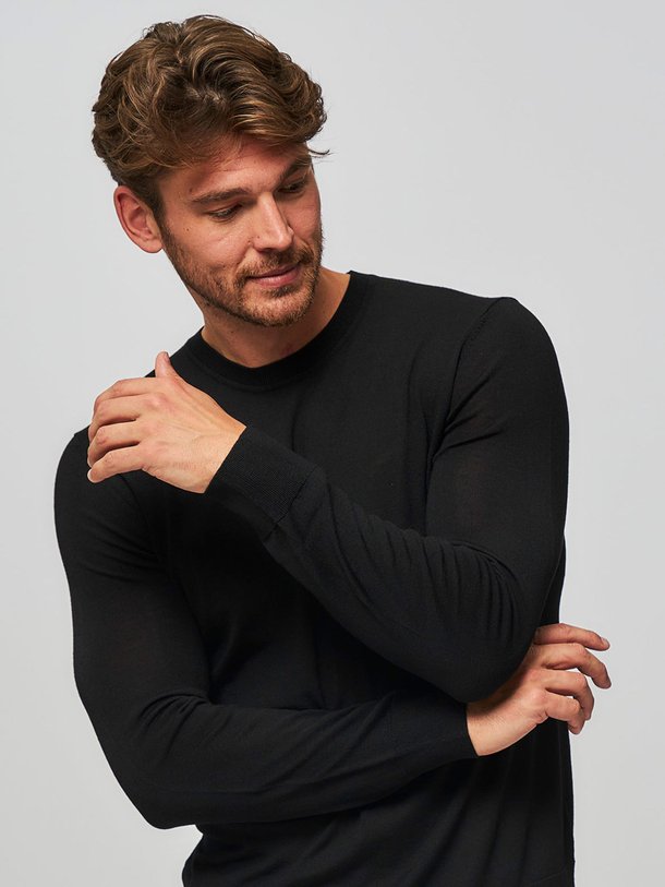 Ontdek de Flemming merino wollen trui van Samsoe Samsoe in de kleur zwart bij Orangebag. Op werkdagen voor 21:45 besteld, morgen in huis.