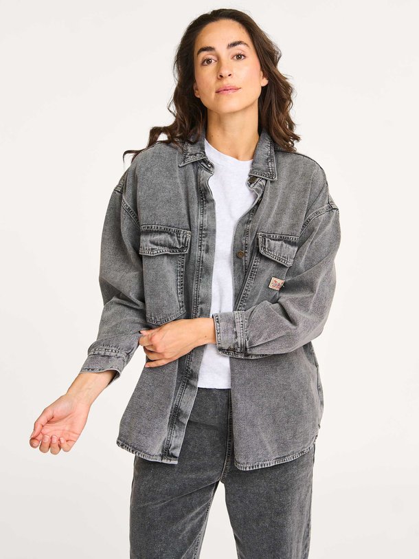 Ontdek de Jazy katoenen denim blouse van American Vintage in de kleur grijs bij Orangebag. Op werkdagen voor 21:45 besteld, morgen in huis.