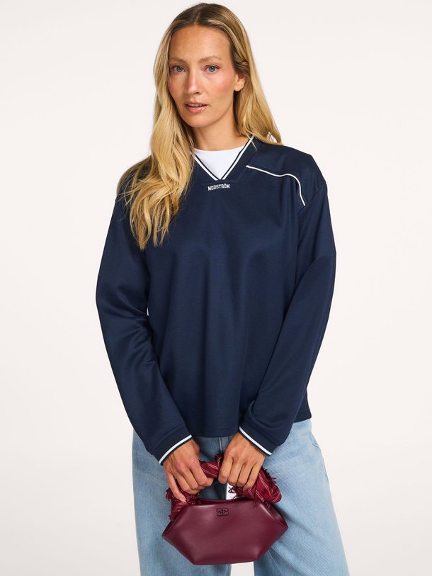Ontdek de Utopia katoenmix longsleeve met logo van Modstrom in de kleur Donkerblauw bij Orangebag. Op werkdagen voor 21:45 besteld, morgen in huis.
