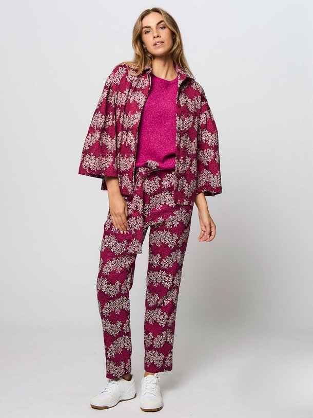 Ontdek de Mitan katoenmix broek met dessin van Studio Anneloes in de kleur fuchsia bij Orangebag. Op werkdagen voor 21:45 besteld, morgen in huis.